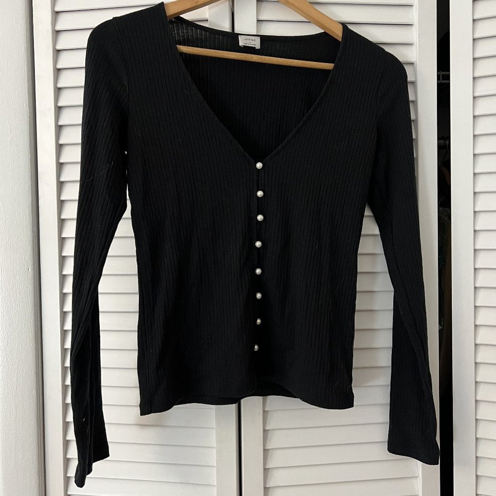 V-neck pearl button shirt